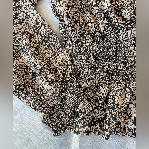 Jopna Top with Elastic Waist and Peplum Cross Front in Black and Tan Floral. - Picture 3 of 11